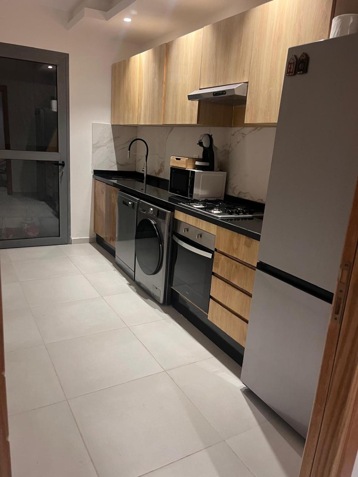 Grand Neuf Lumineux Face Stade Avec Parking Prive Apartment