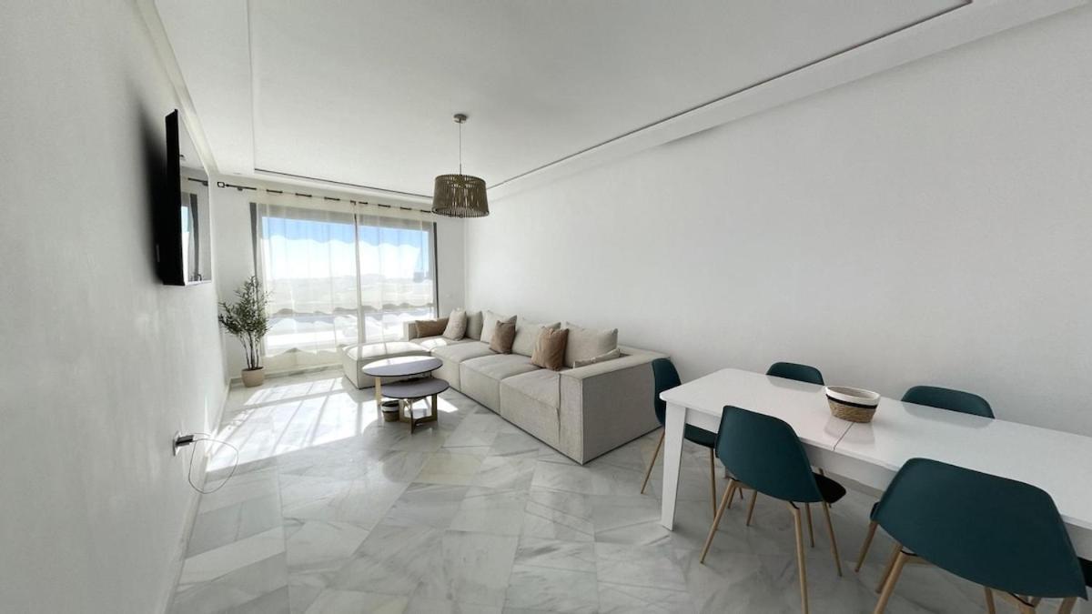 Grand Neuf Lumineux Face Stade Avec Parking Prive Apartment Tangier